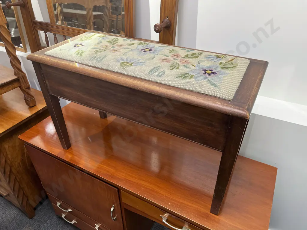 Tapestry Top Compartment Piano Stool Image 1++