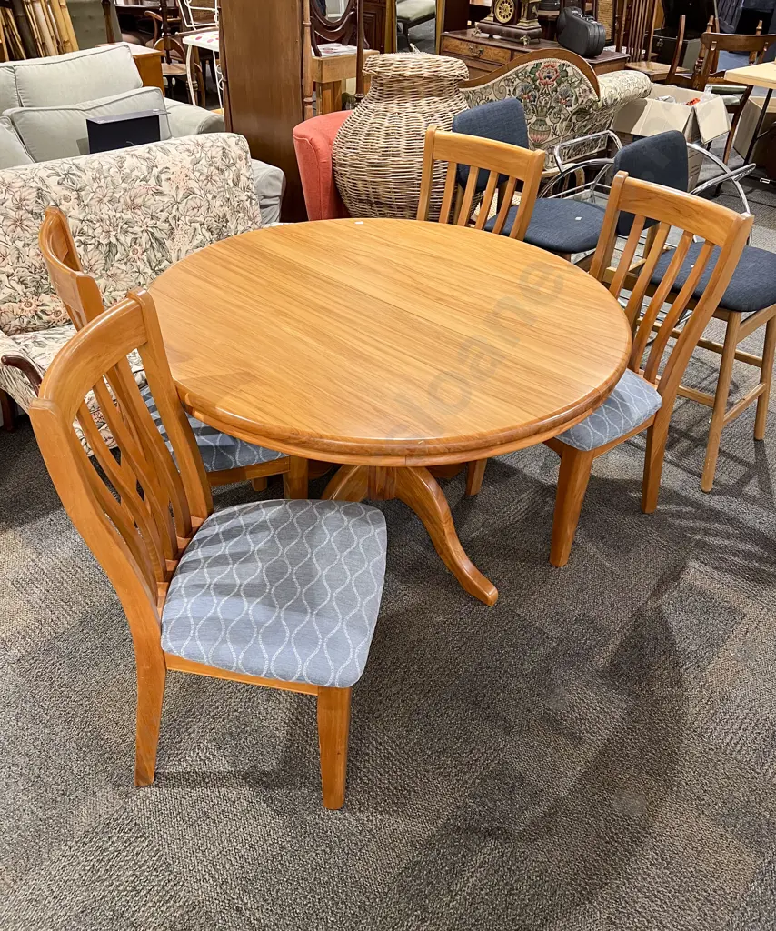 Rimu Extension Dining Table with Four Slat Back Dining Chairs Image 1++