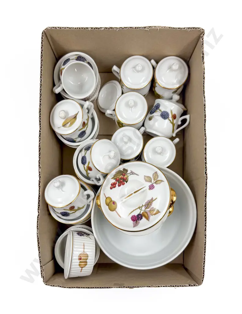 Box of Assorted Royal Worcester "Evesham" incl. Ramekins Image 1++