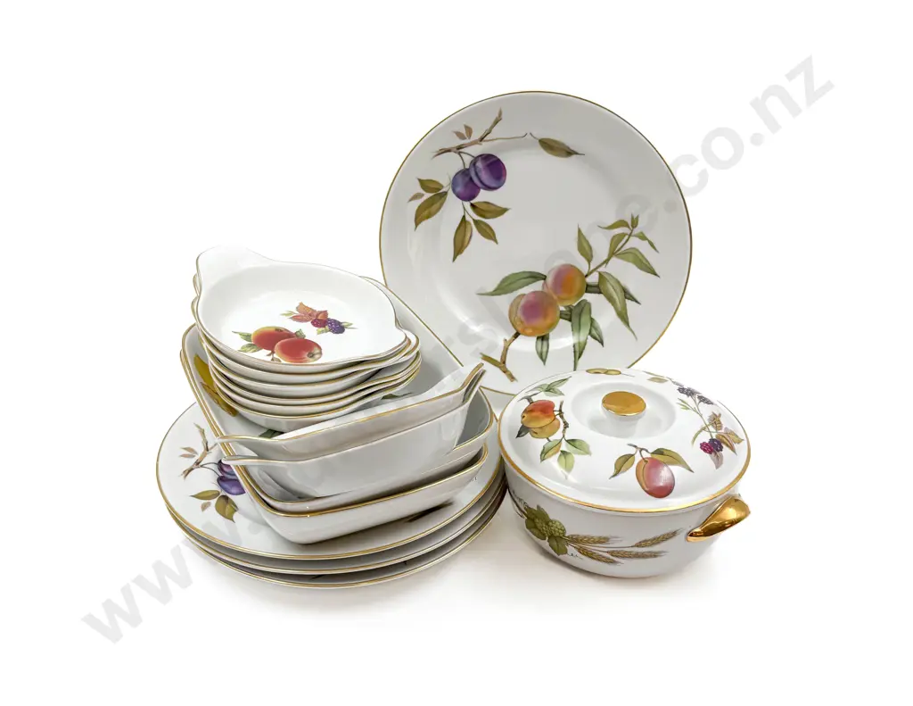 Quantity of Assorted Royal Worcester "Evesham" Image 1++