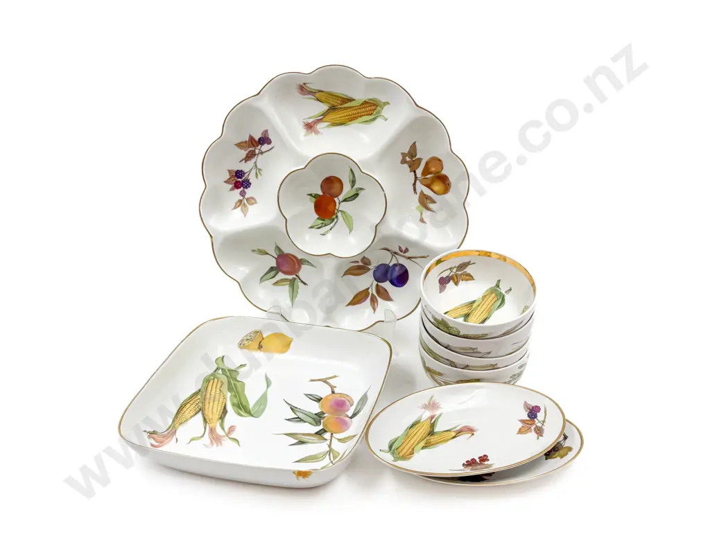 Quantity of Assorted Royal Worcester "Evesham" incl. Hors D'oeuvres Tray Image 1++