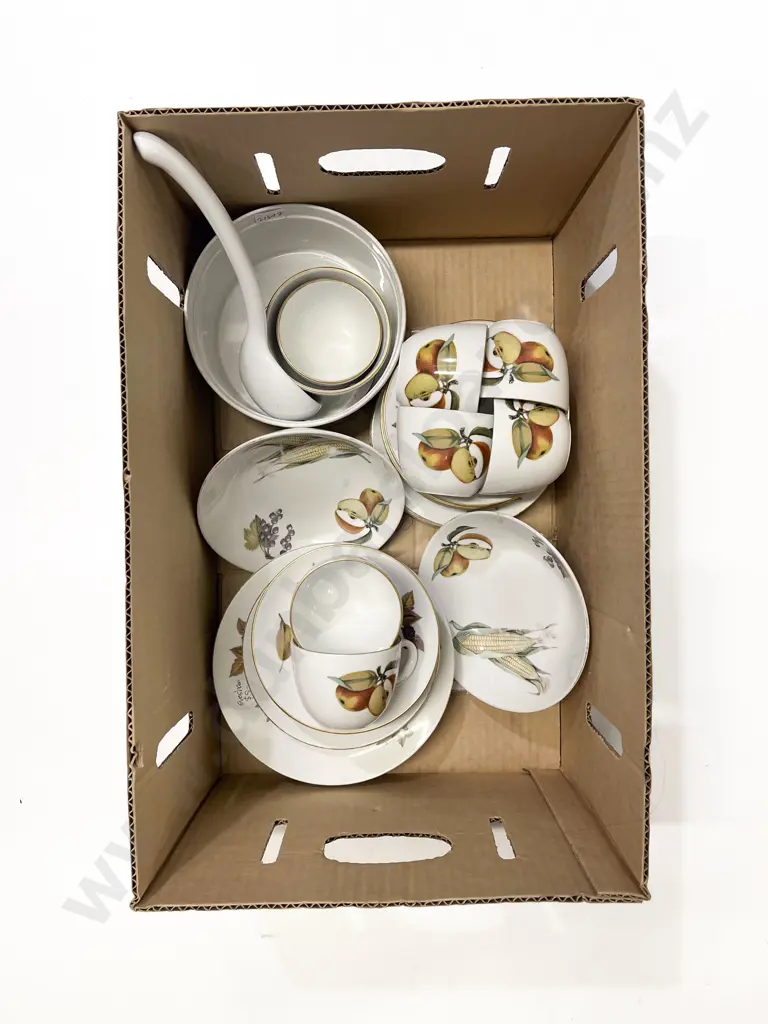 Quantity of Assorted Royal Worcester "Evesham" China Image 1++