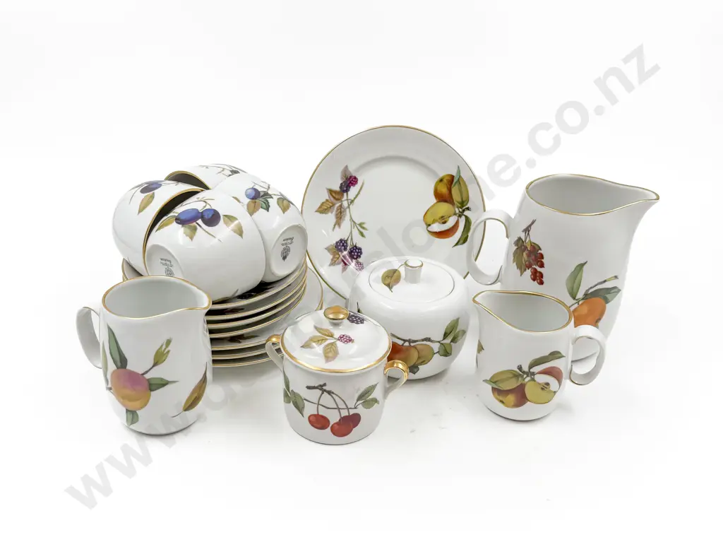 Quantity of Assorted Royal Worcester "Evesham" Tea Ware Image 1++
