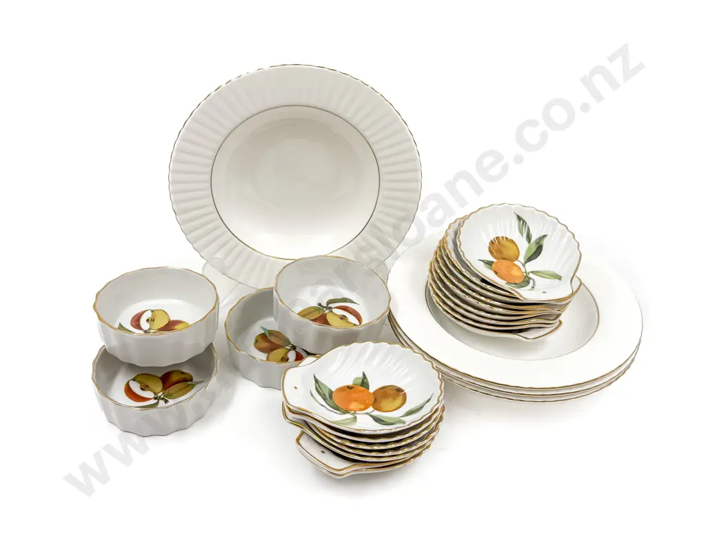 Quantity of Assorted China incl. Royal Worcester & Hammersley Image 1++