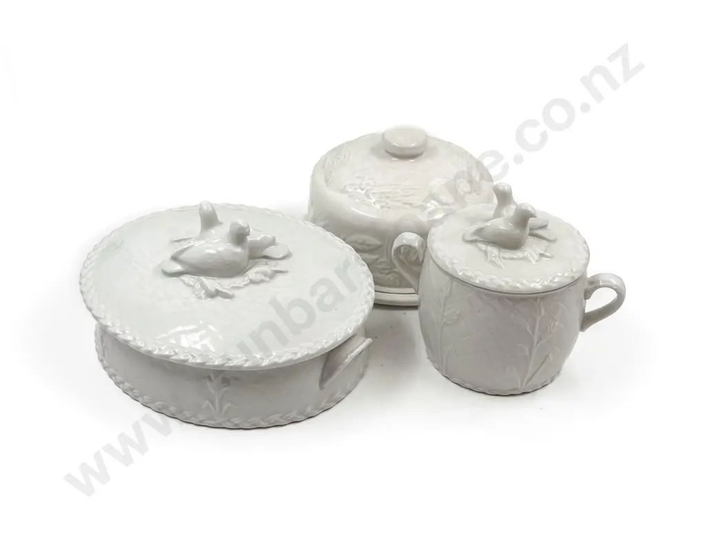 Two Royal Worcester "Gourmet Oven China" Lidded Dishes together with Cheese Dome & Tray Image 1++