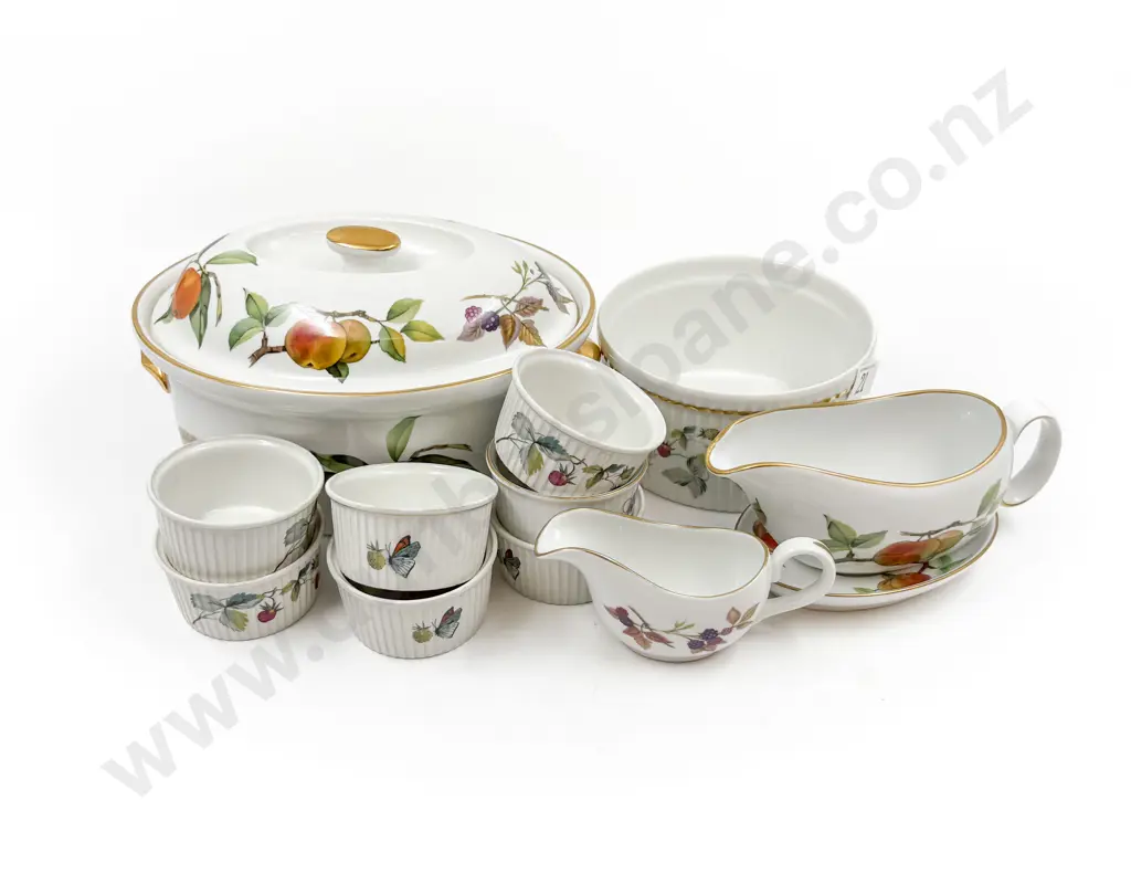 Quantity of Assorted Royal Worcester Oven Dishes etc Image 1++