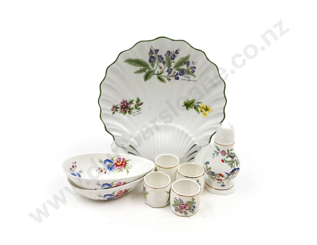 Small Quantity of Aynsley China incl Napkin Rings Image 1++