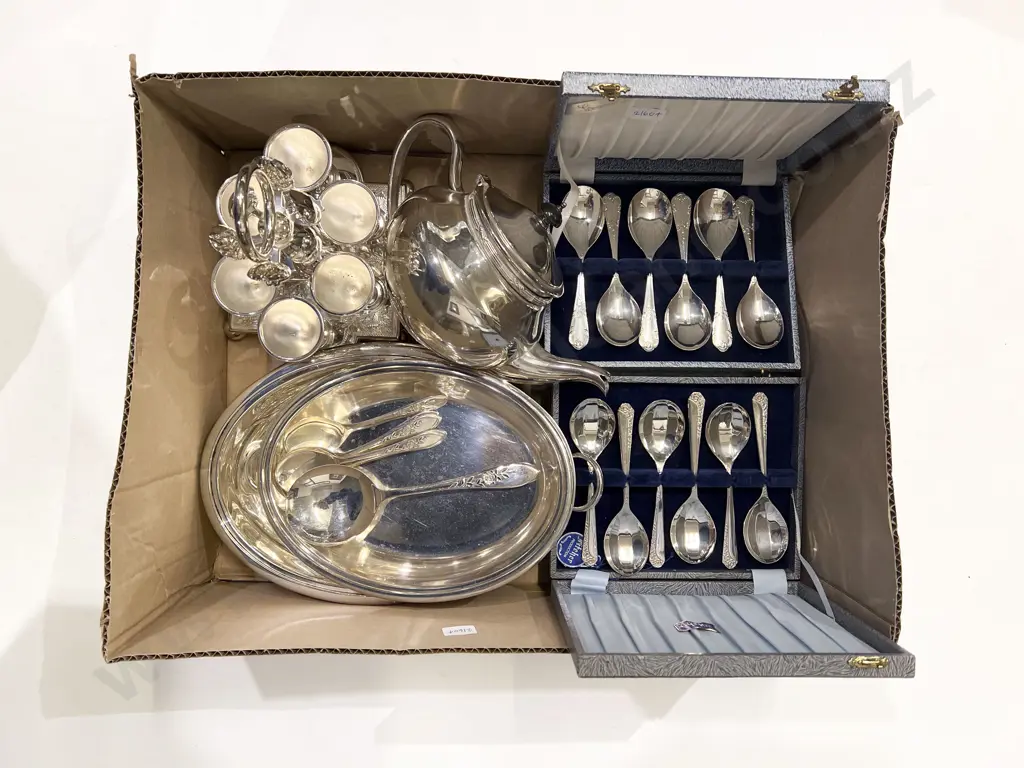 Quantity of Assorted S/P & Boxed Cutlery Image 1++