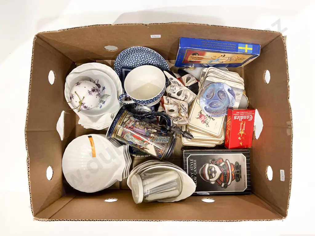 Box Quantity of Assorted Decorative Homeware etc Image 1++