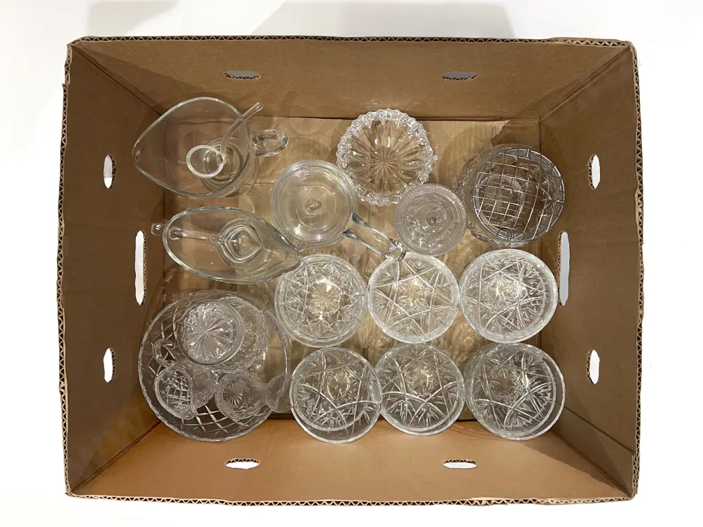 Box of Assorted Crystal & Glassware Image 1++
