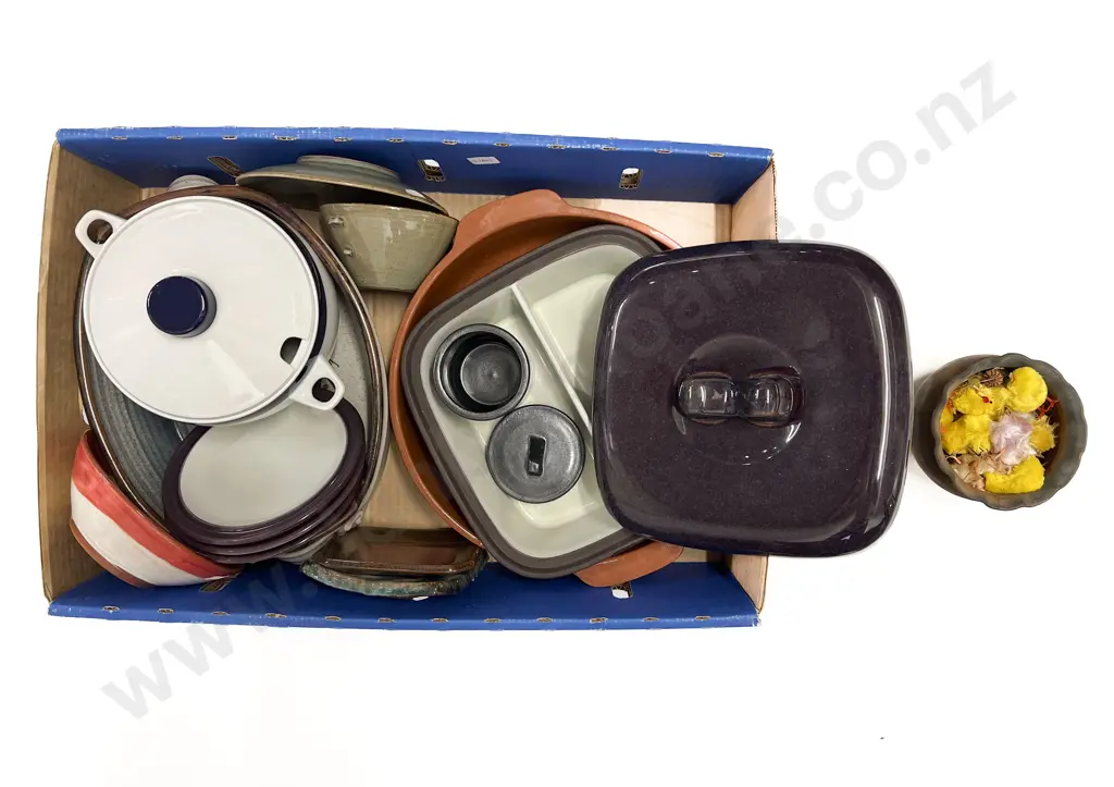 Quantity of Assorted Pottery & Stoneware Image 1++