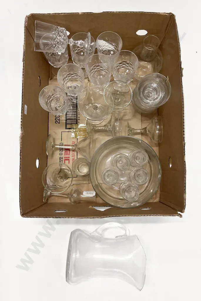 Box of Assorted Glassware Image 1++