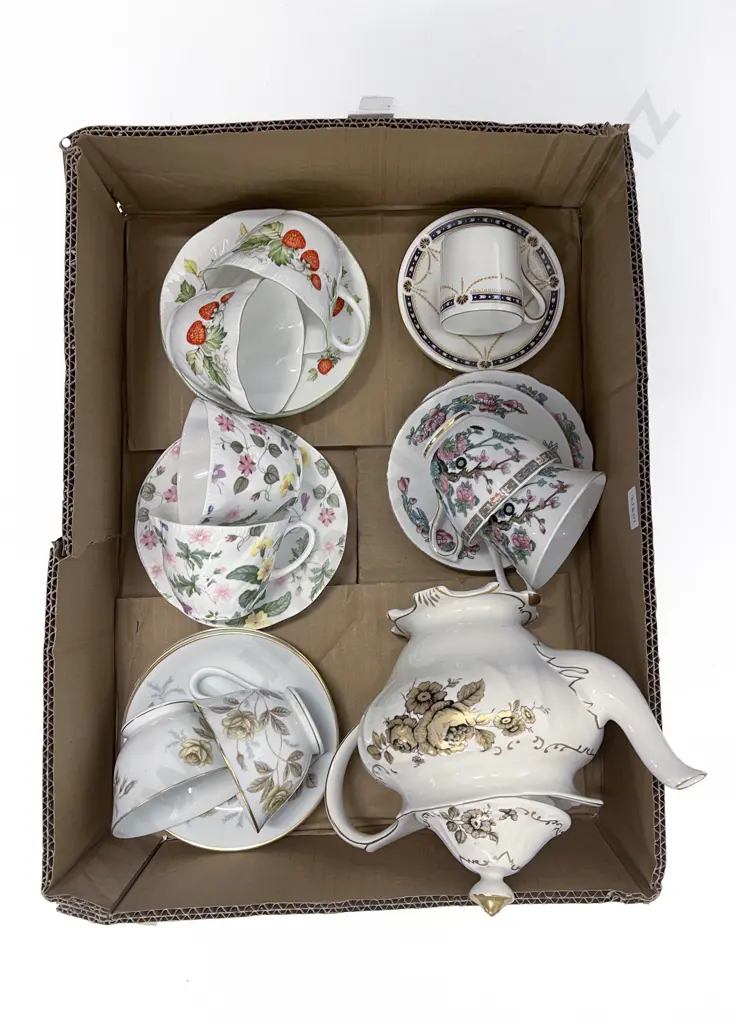 Quantity of Assorted Fancy China incl Coalport Image 1++