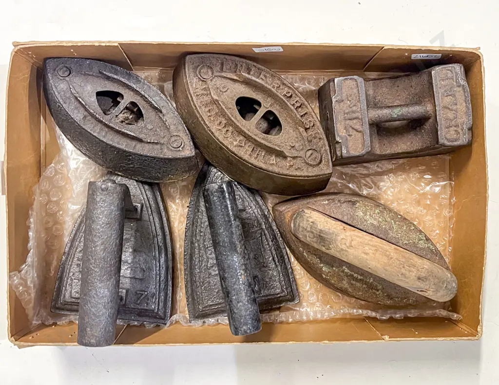 Five Assorted Vintage Flat Irons together with Cast Iron Weight Image 1++