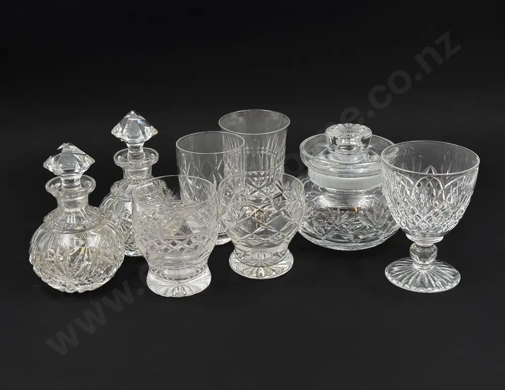 Small Quantity of Assorted Crystal & Glassware Image 1++