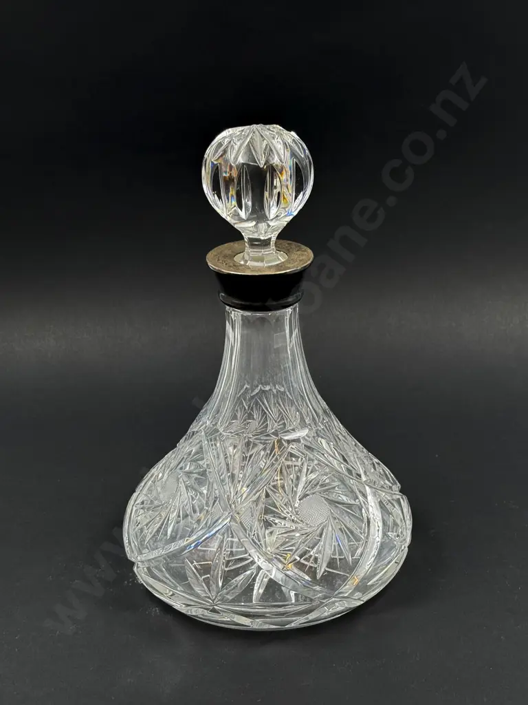 Crystal Bell Shaped Decanter Image 1++