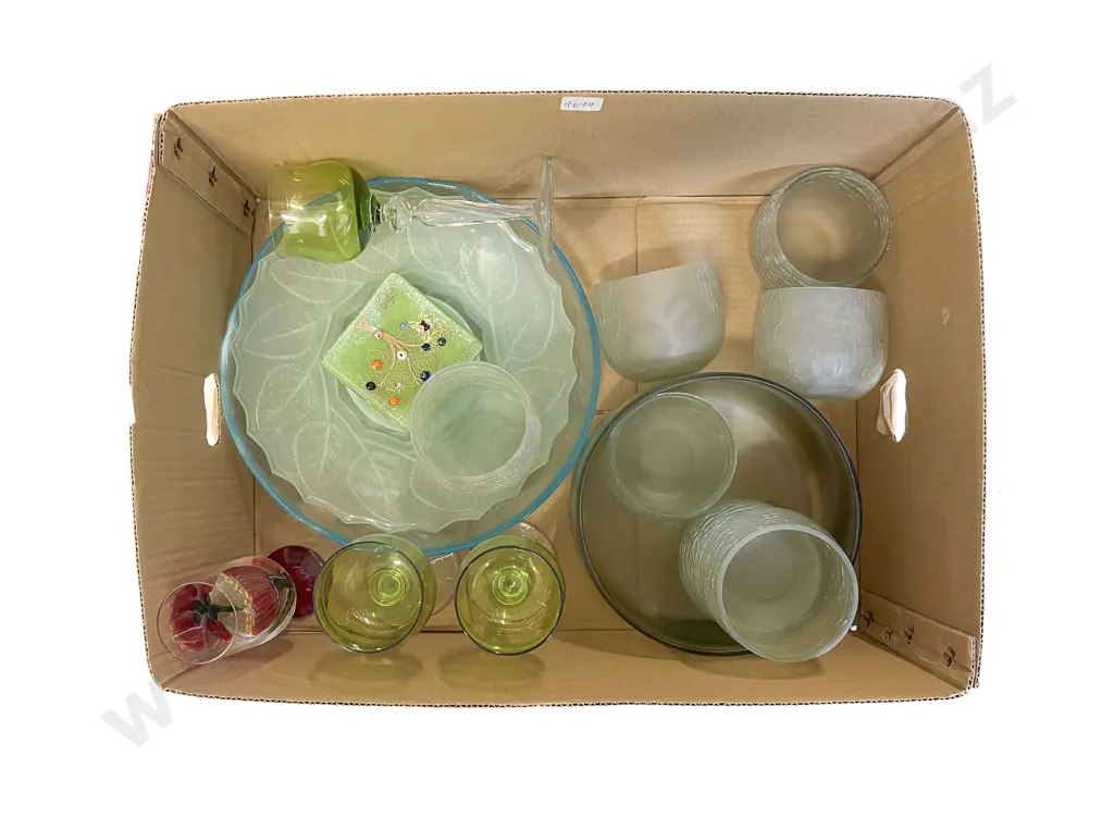 Box of Assorted Glassware Image 1++