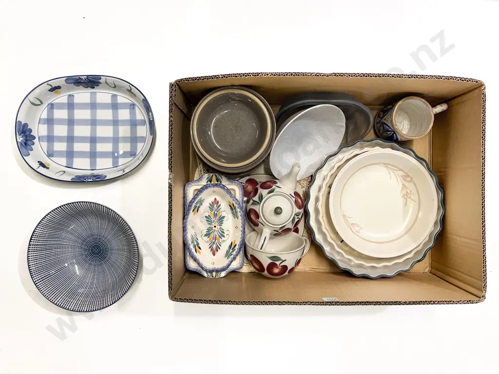 Box of Assorted Kitchen Ceramics etc Image 1++