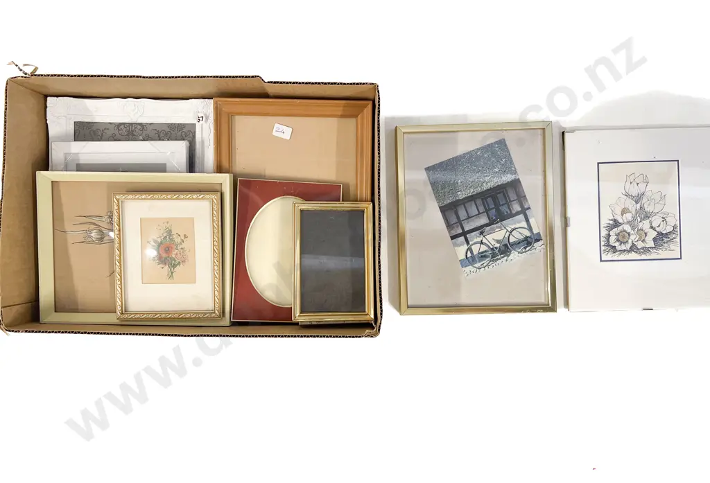 Quantity of Assorted Photo Frames etc Image 1++