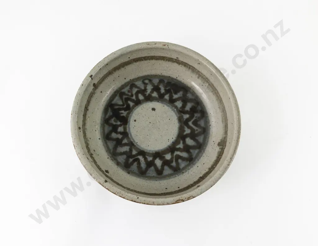 NZ Pottery Fruit Bowl Image 1++