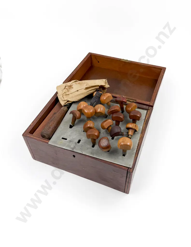 Vintage Cased Set of Leather/Woodworking Tools Image 1++