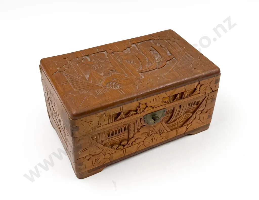 Small Camphorwood Chest of Assorted Costume Jewellery Image 1++