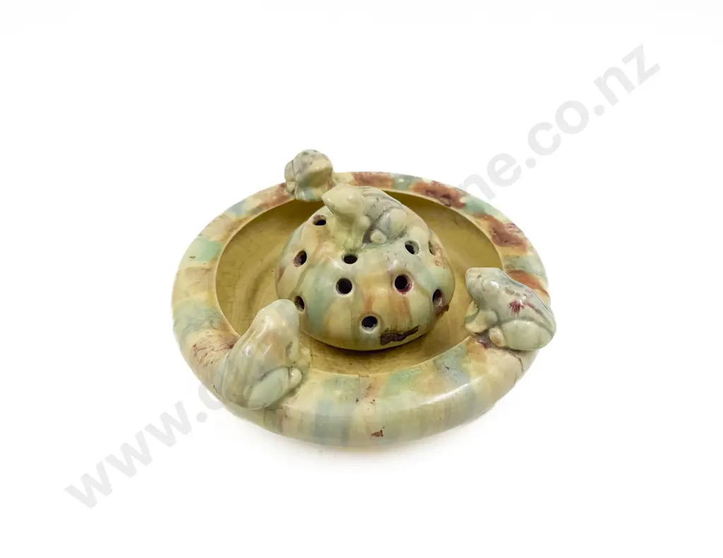 Frog Decorated Flower Trough Image 1++