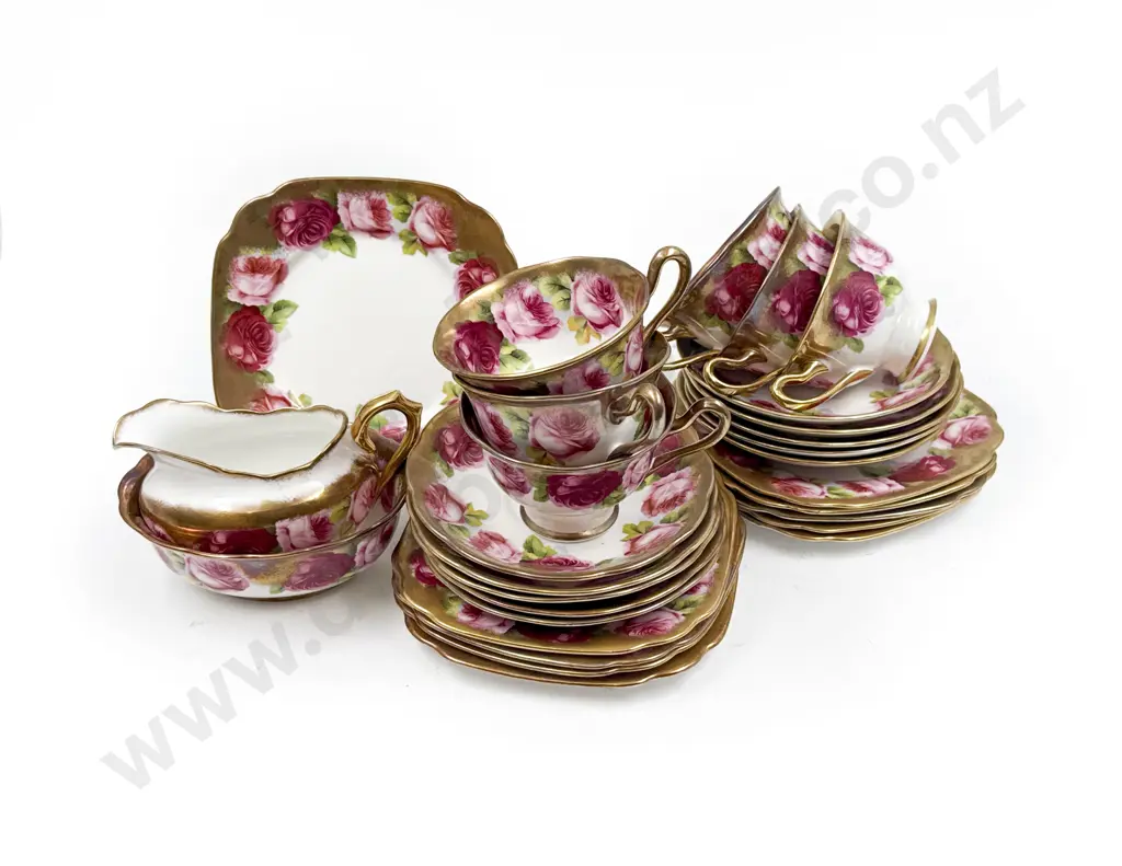 Small Quantity of Assorted Royal Albert China Image 1++