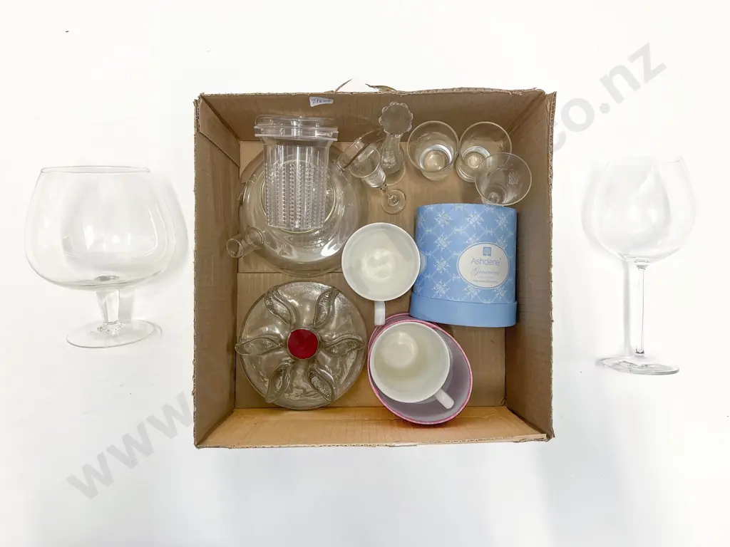 Small Quantity of Assorted Glassware & As New Mugs Image 1++