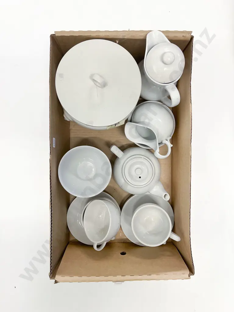 Box of Assorted White Crockery Image 1++