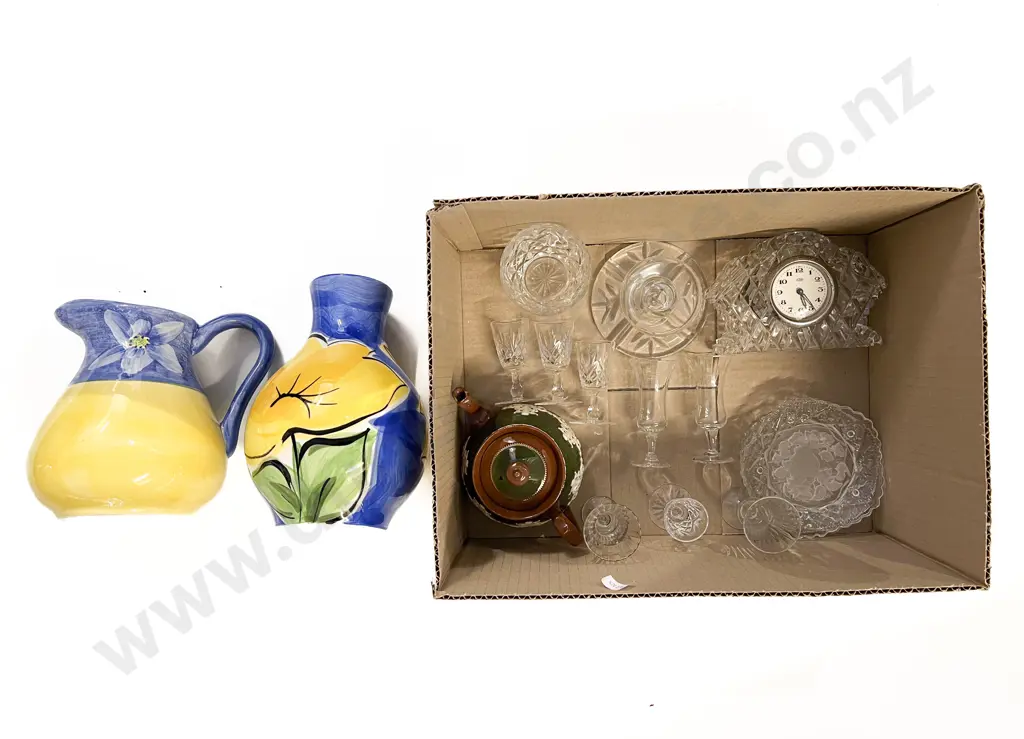 Quantity of Assorted Crystal & Others Image 1++