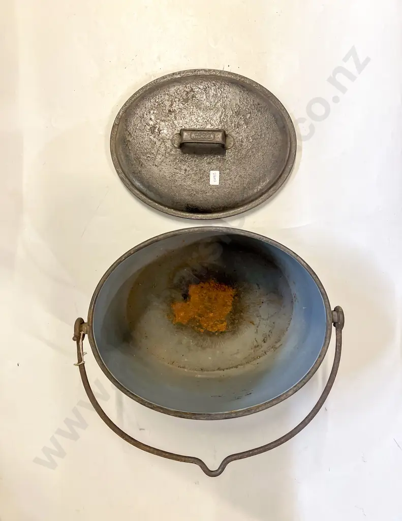 Cast Metal Billy Pot Image 1++