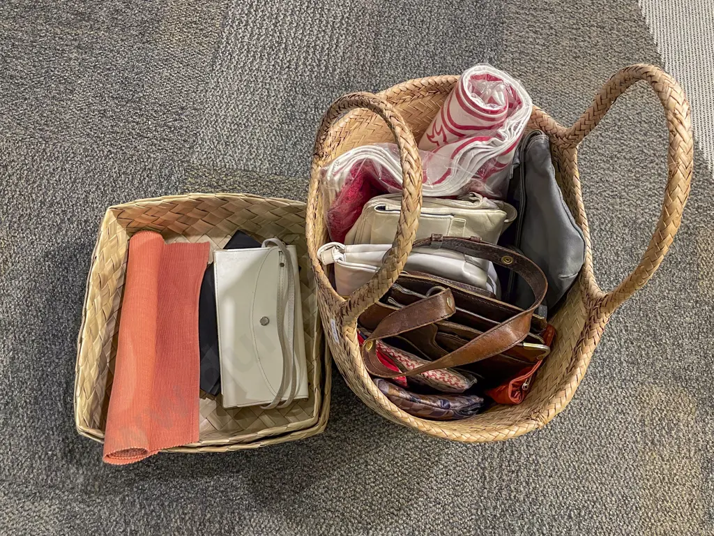 Quantity of Assorted Wicker Baskets together with Ladies Bags etc Image 1++
