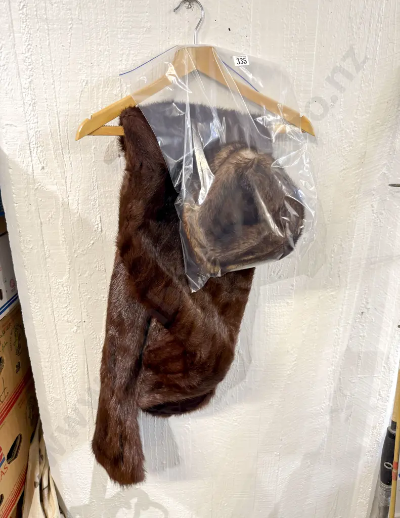 Mid C20th Mink Shoulder Stole & Hat Image 1++