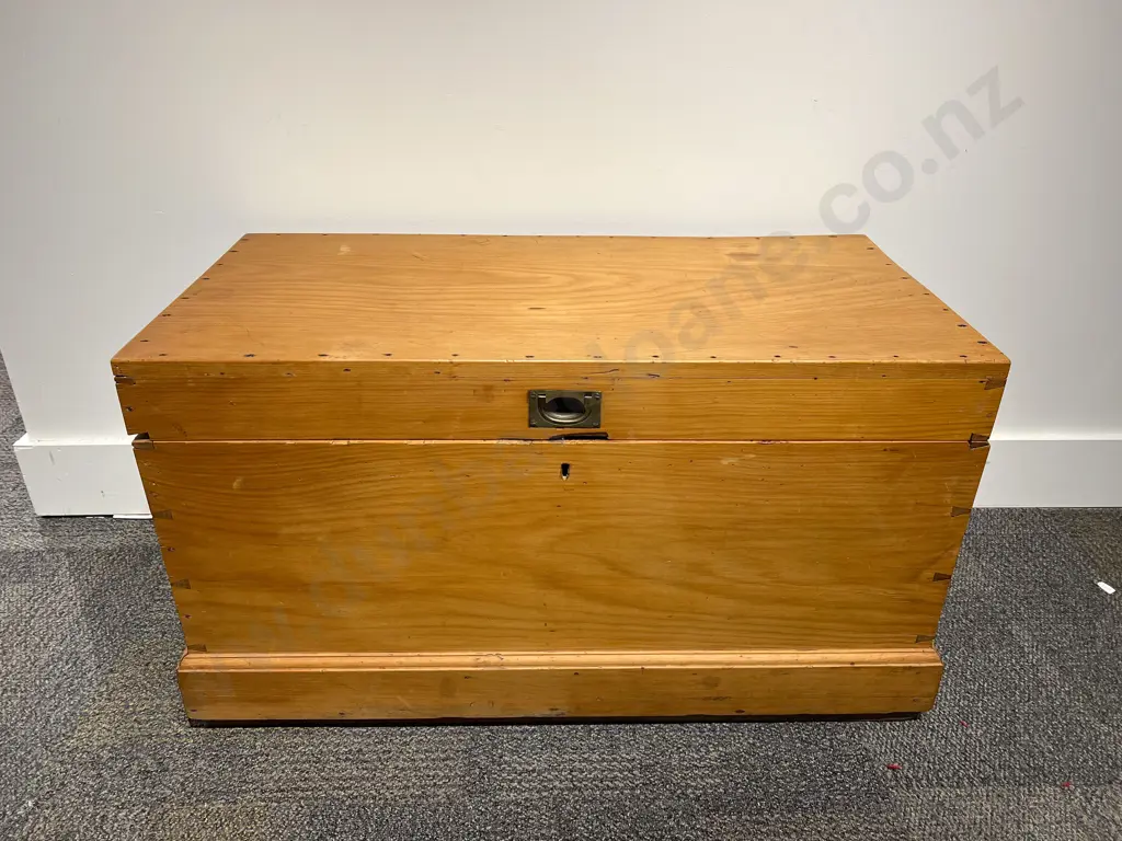 Kauri Campaign Style Blanket Chest Image 1++