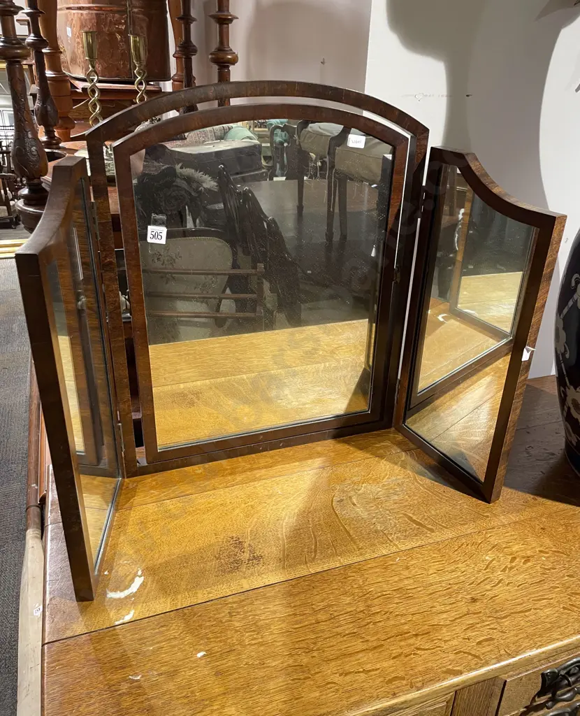 Three Partition Dressing Mirror Image 1++