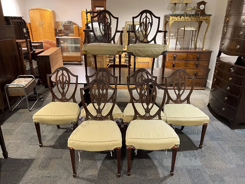 Mahogany Extn Dining Table and Eight Hepplewhite Style Dining Chairs Image 1++