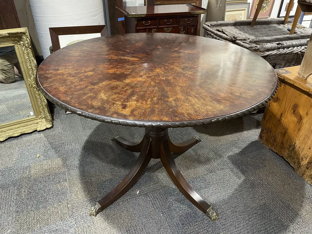 Reproduction Centre Table Image 1++