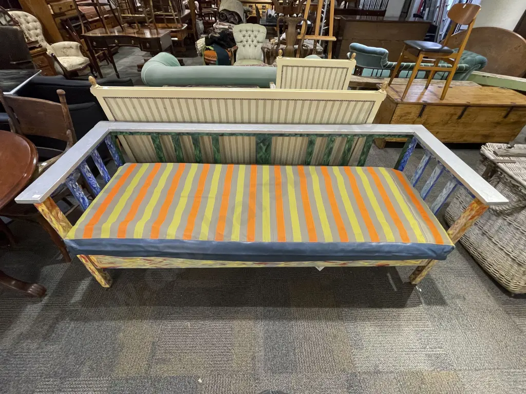 Painted Daybed Image 1++