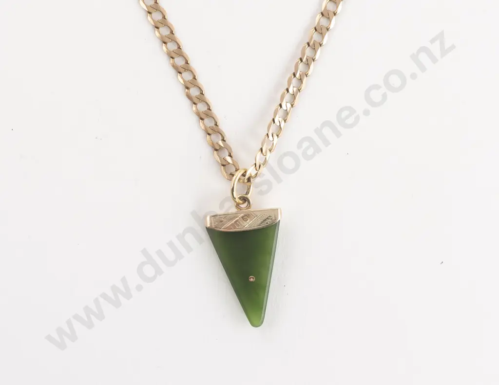 9ct Mounted Greenstone Form of Shark Tooth Pendant Image 1++