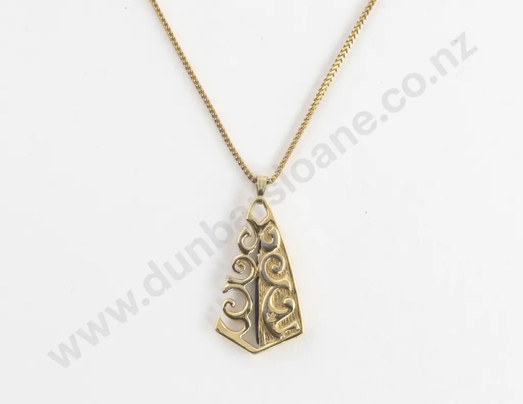NZ Ataahua Gold Plated Paua Pendant on 9ct Neck Chain Image 1++