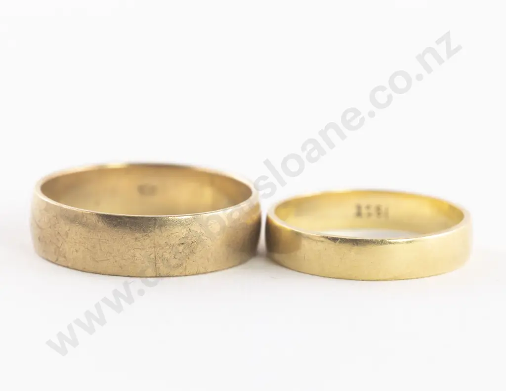 18ct and 9ct Plain Wedding Bands Image 1++