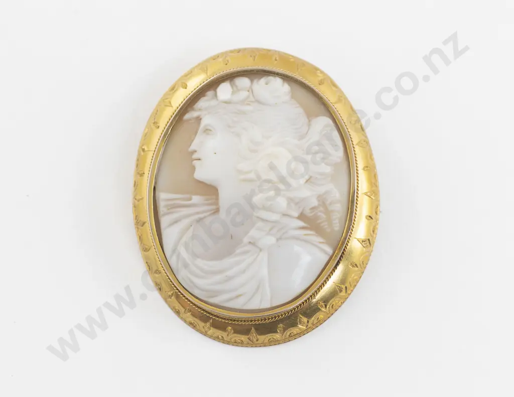 Victorian 9ct Framed Large Classical Cameo Brooch Image 1++