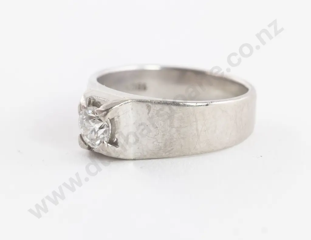 18ct White Gold Solitaire Diamond Gents Dress Ring Image 1++