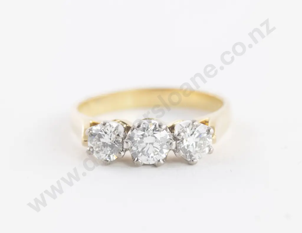18ct Three Stone Diamond Ring Image 1++
