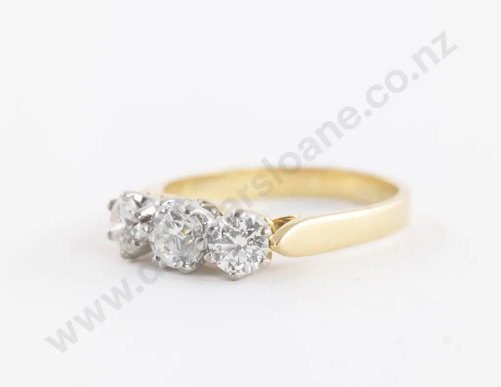 18ct Three Stone Diamond Ring Image 1++