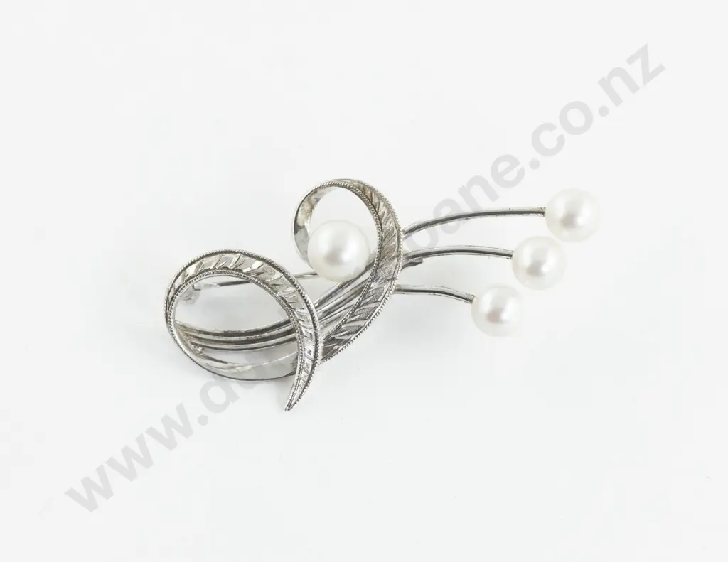 Mikimoto S/S Four Cultured Pearl Spray Brooch Image 1++