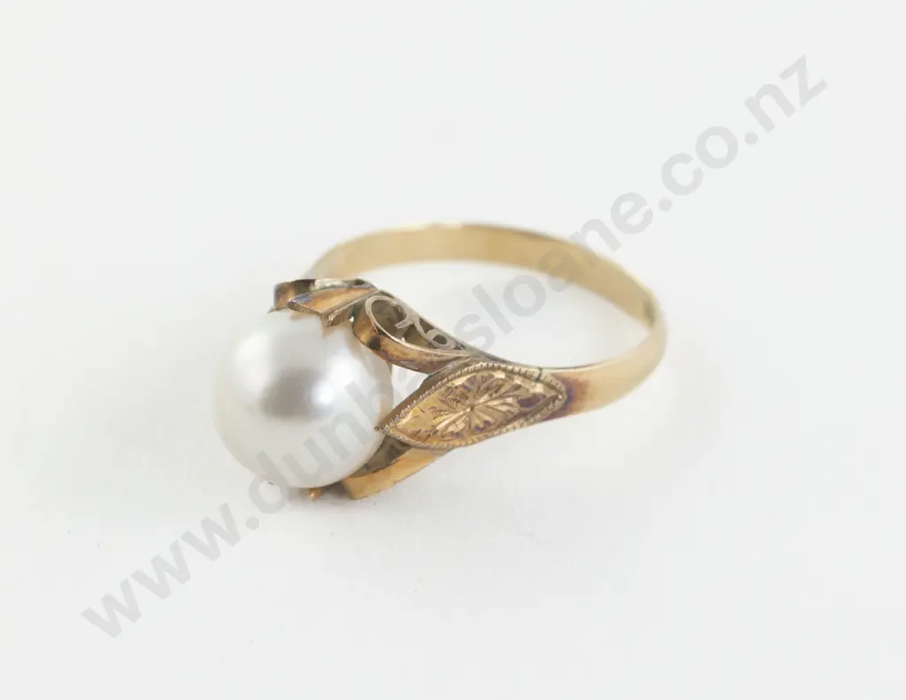 18ct Single Cultured Pearl Ring Image 1++