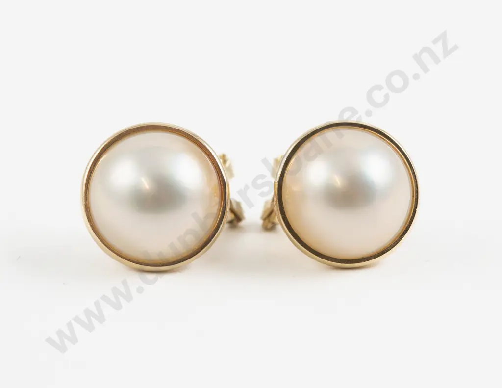 Pair 14ct Single Mabe Pearl Earrings Image 1++