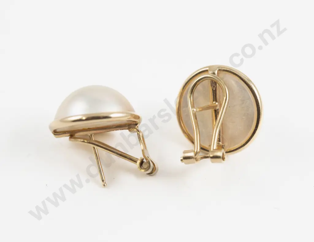 Pair 14ct Single Mabe Pearl Earrings Image 1++